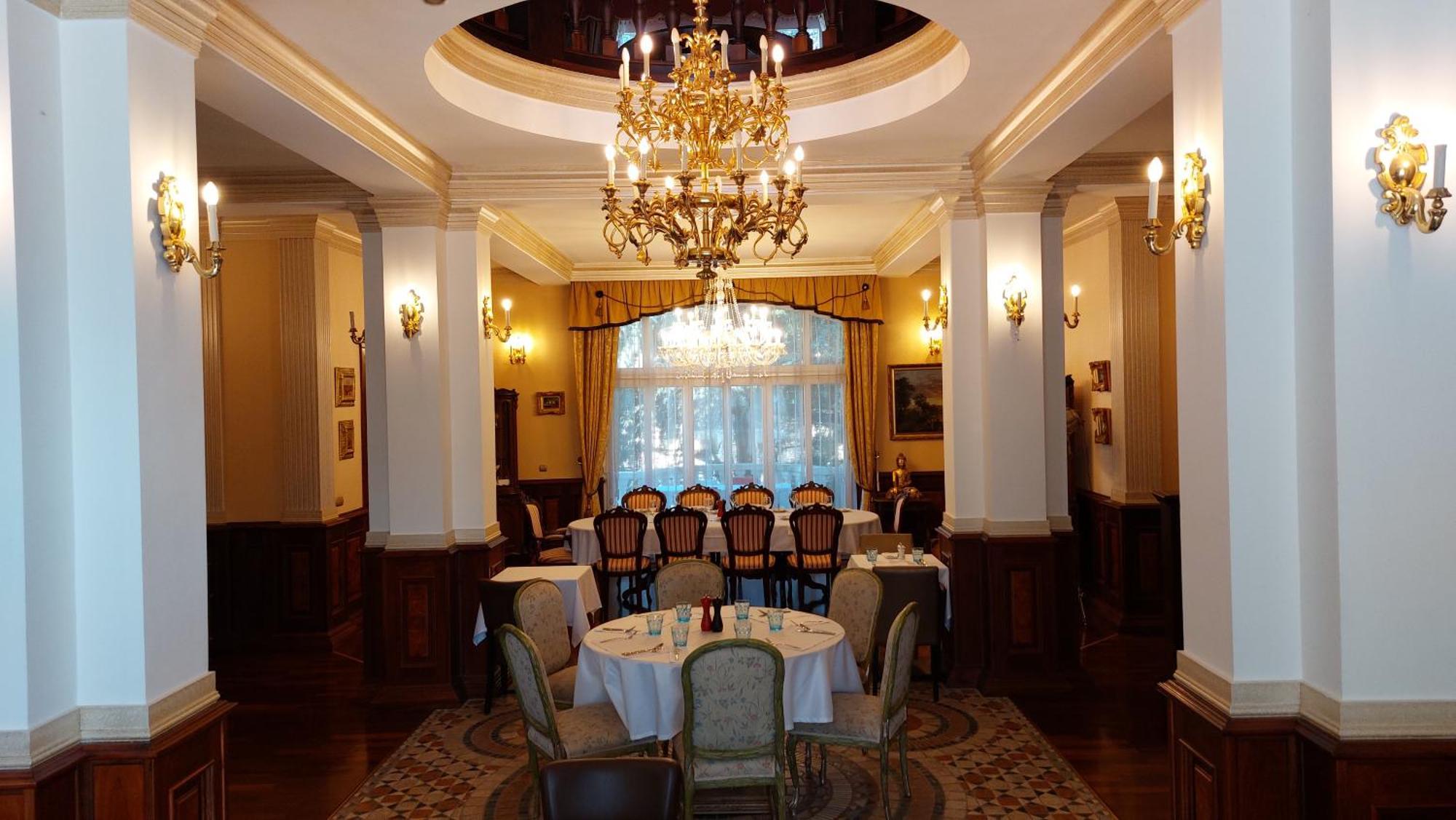 Апартаменты Castle Garden *** Сомбатхей Экстерьер фото
